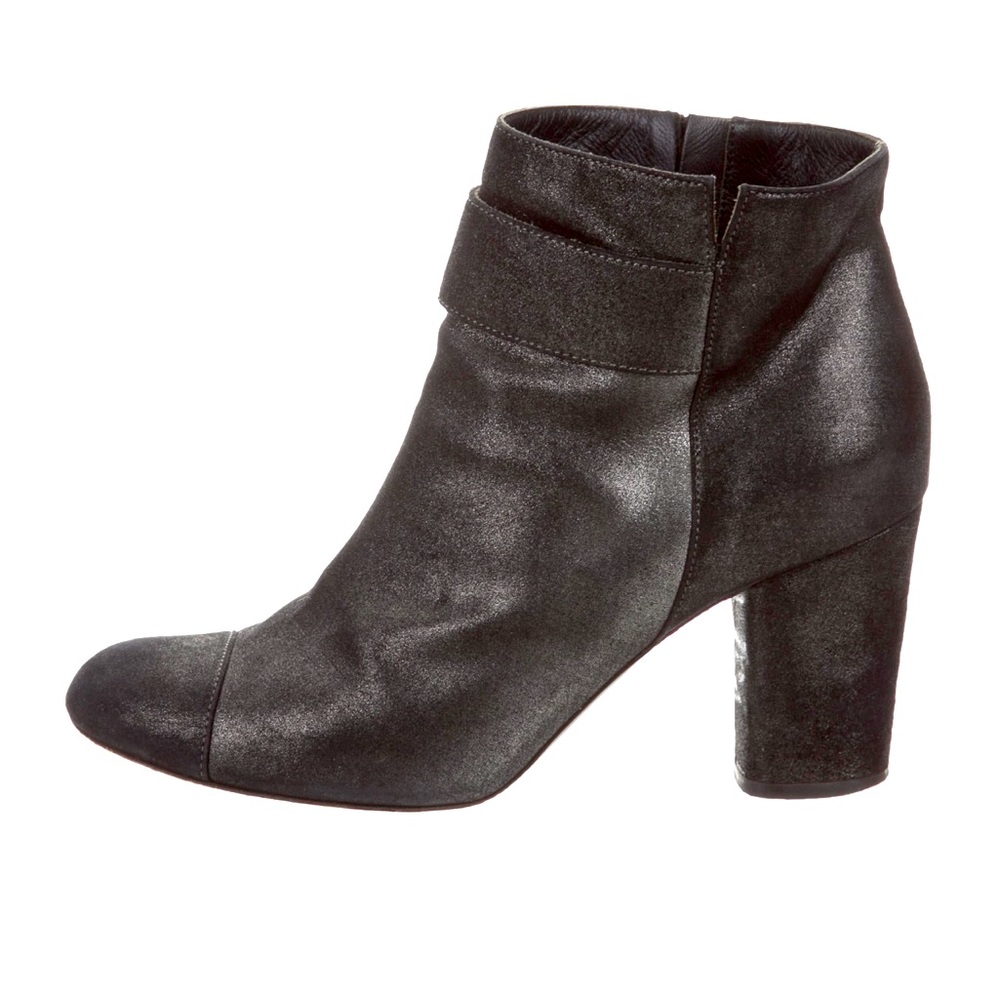 Chanel
Metallic Round-Toe Booties
Size: 8 | IT 38